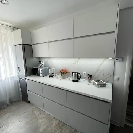 Luxury Apartment *