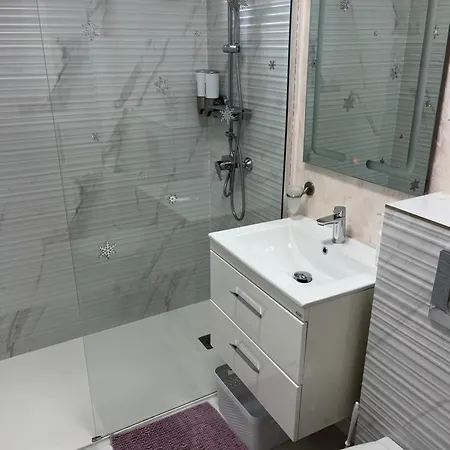 Luxury Apartment *